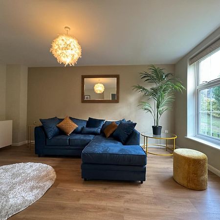 Chieveley Mews By Sarrochic Villa Sunningdale Exterior photo