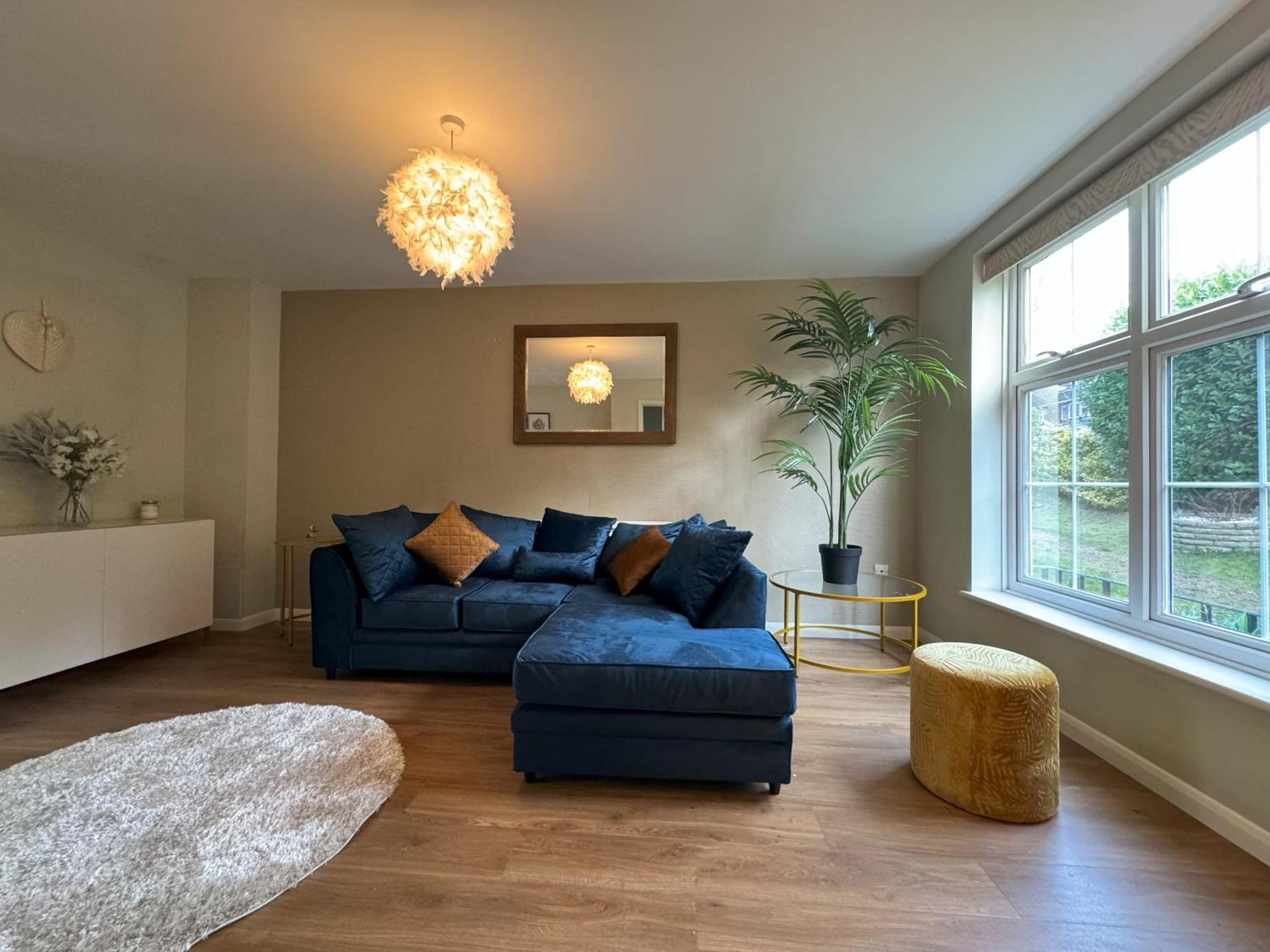Chieveley Mews By Sarrochic Villa Sunningdale Exterior photo